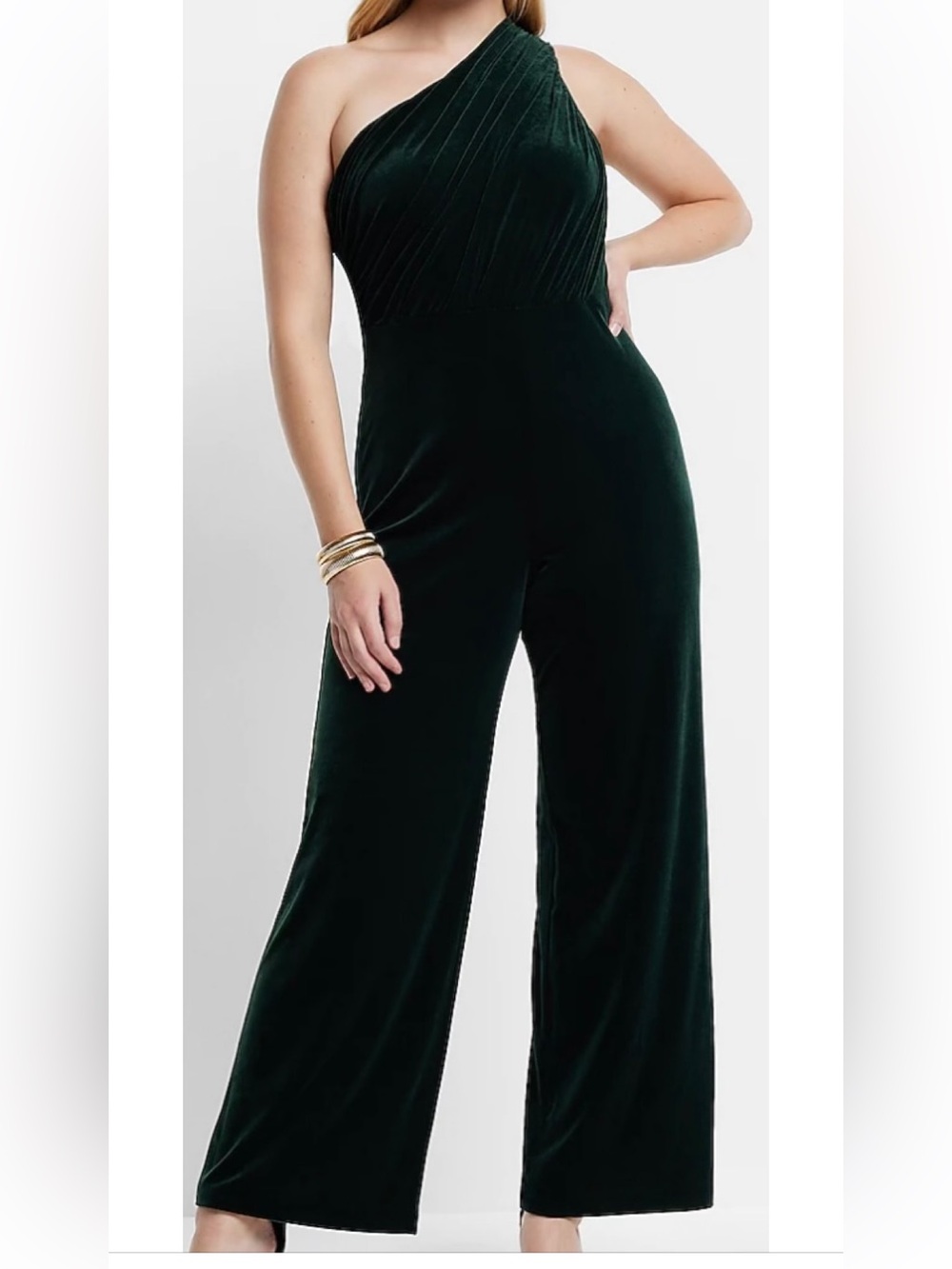 Express One-Shoulder Velvet Jumpsuit in Forest Green